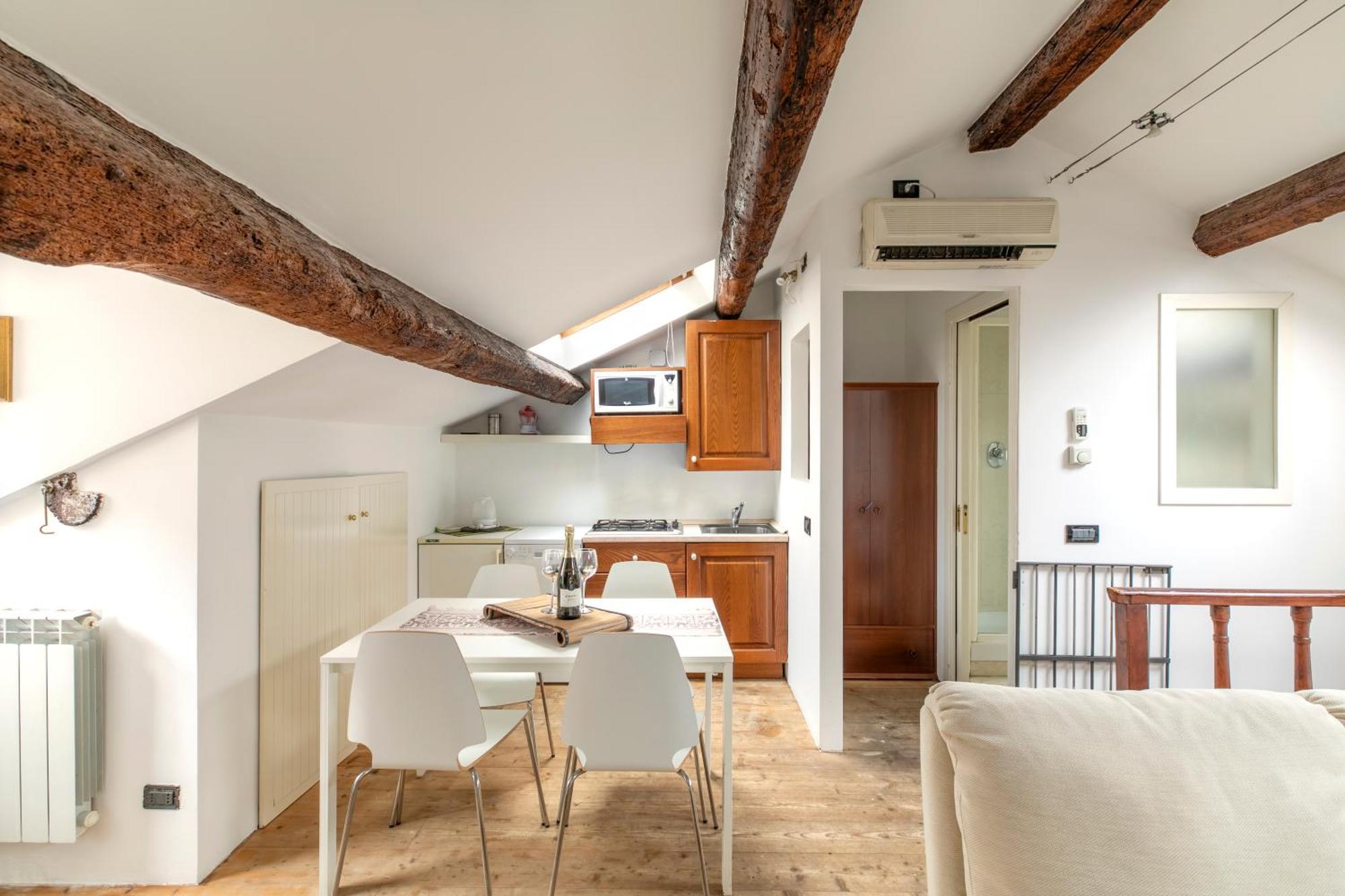 Nice Lovely Attic For 4 Person With Wifi - A/C Venezia Eksteriør bilde